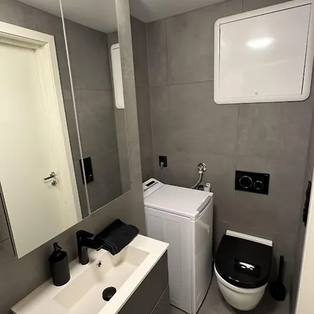 Apartament Modern And In *